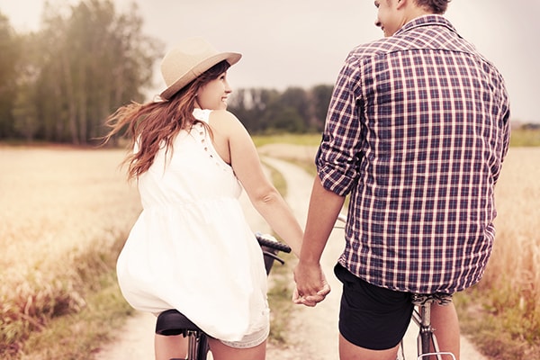 Flowers & More: The Gentleman’s Guide to First Dates