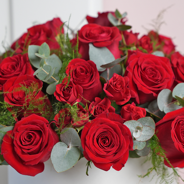 Valentine 24 Luxury La Vie En Rouge Hatbox