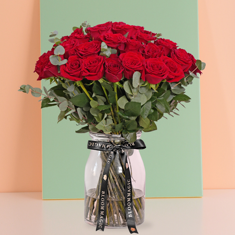 Women's Day 50 Magnificat La Vie En Rouge Vase