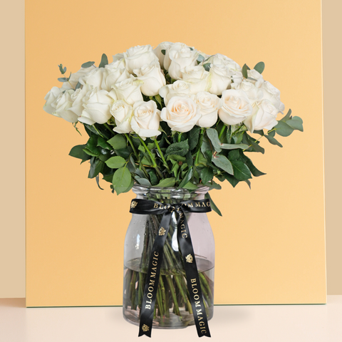 Women's Day 50 Magnificat La Vie En Blanc Vase
