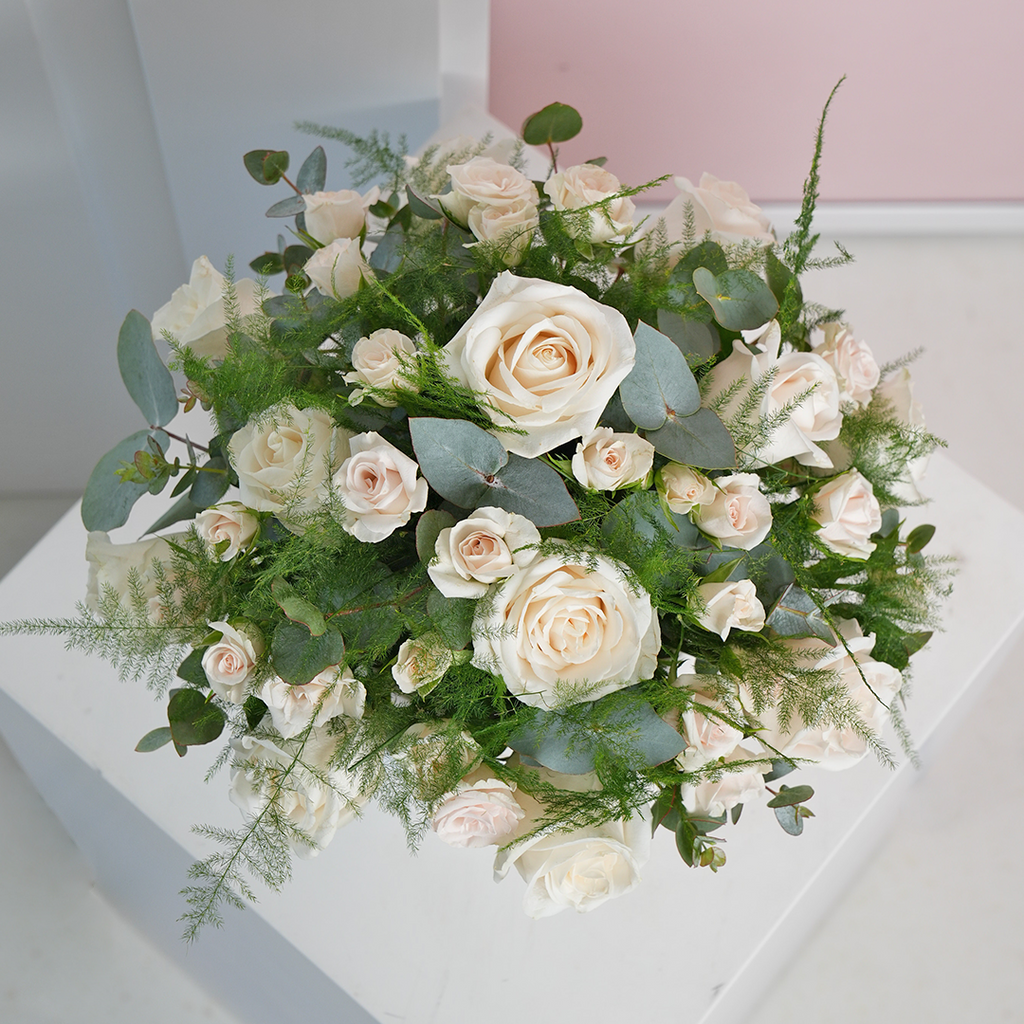 Valentine En Blanc Elegance Hatbox