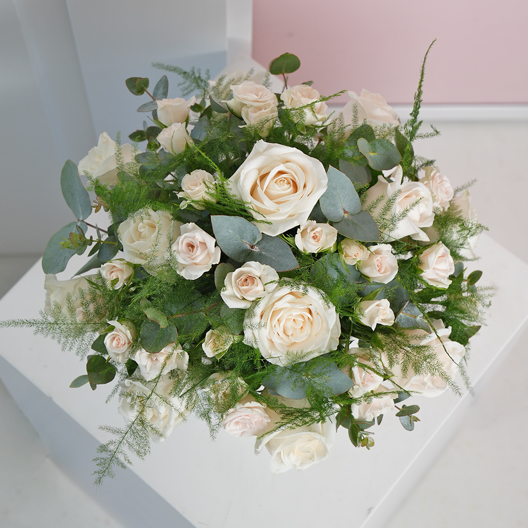 Valentine En Blanc Elegance Hatbox
