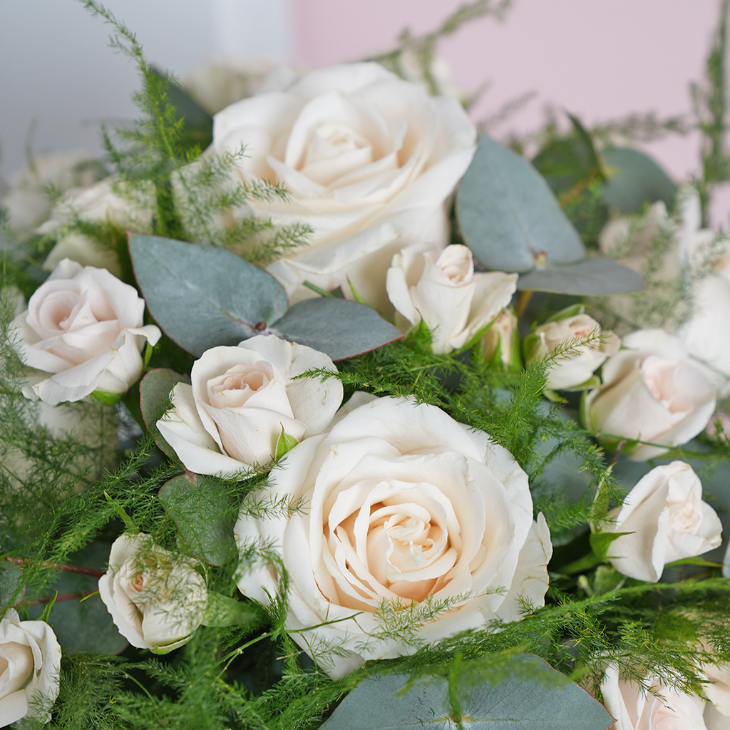 Valentine En Blanc Elegance Hatbox