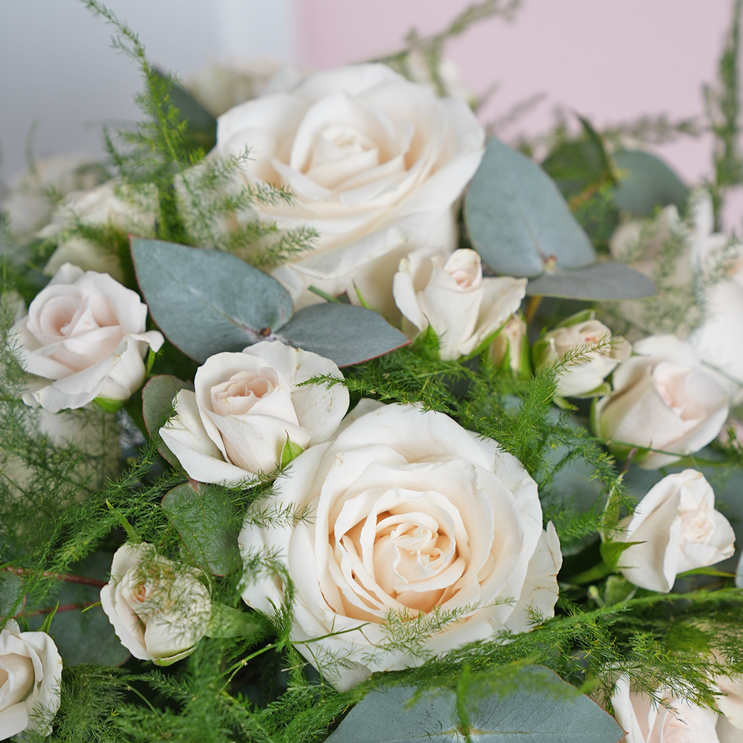 Valentine En Blanc Elegance Hatbox