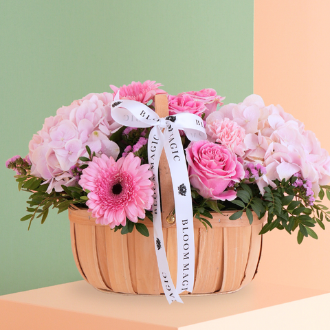 Mother's Day Pretty Pink Les Pétales d'Amour Basket
