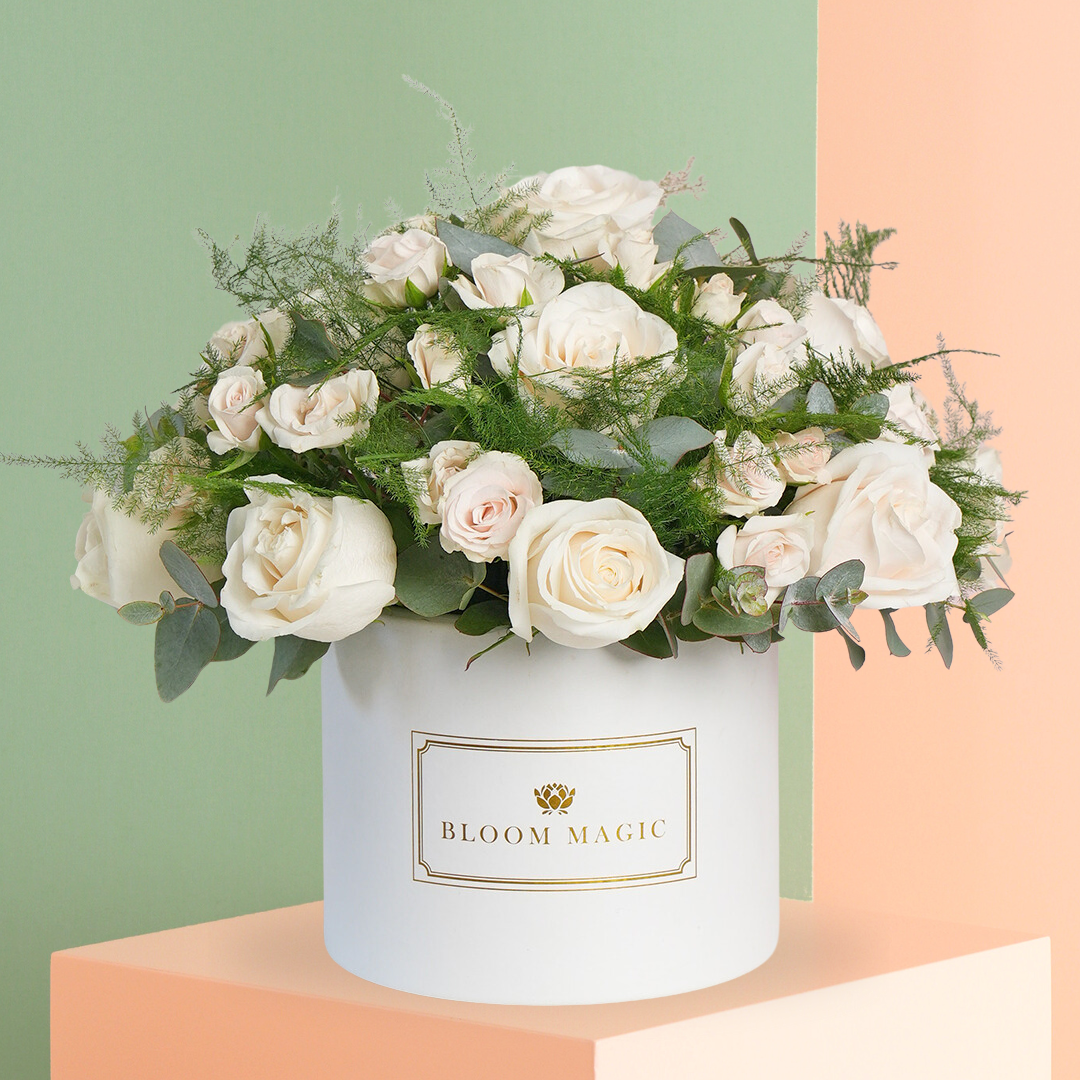 Valentine En Blanc Elegance Hatbox