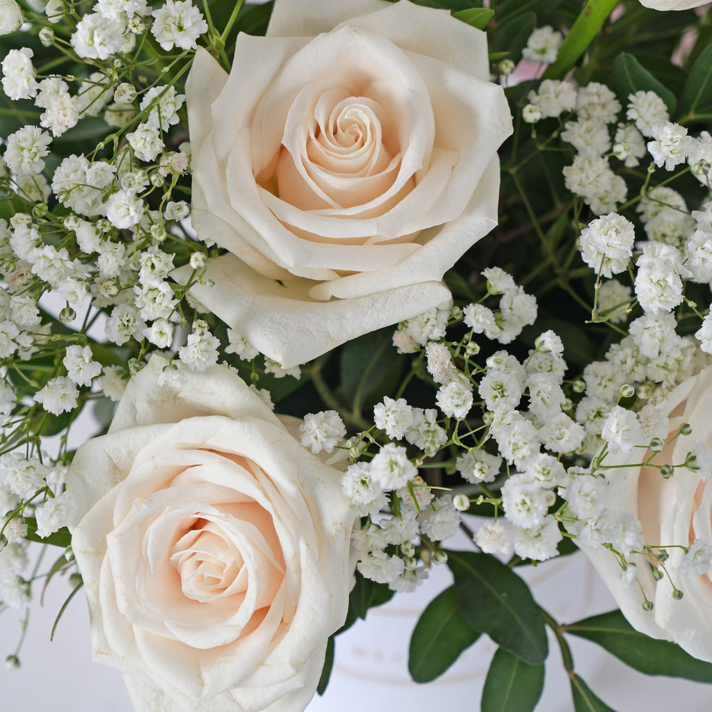 Women's Day La Vie En Blanc